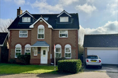6 Bedroom House - detached for Sale