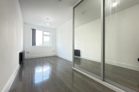 Masefield Avenue, Southall, Middlesex, UB1 photo 5