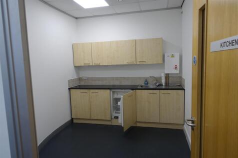 Commercial Property to rent Image 12