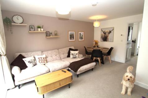 Living Room 2.jpg