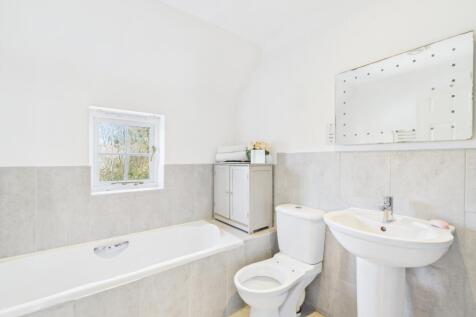 CAM01909G0-PR0296-STILL003