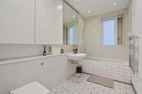 01-c96fGCHMF - Flat 1 103 Copenhagen St - Bathroom