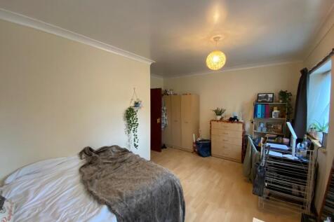 Student Property - Upper Shaftesbury Avenue photo 3
