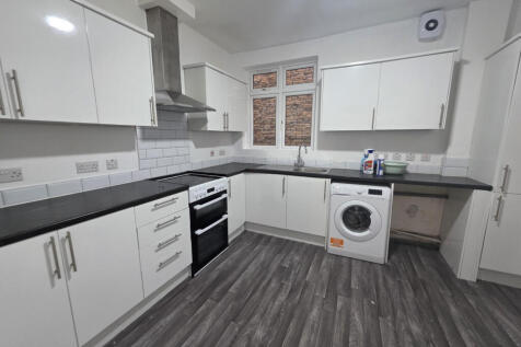 London Road, Romford, RM7 9DJ photo 3