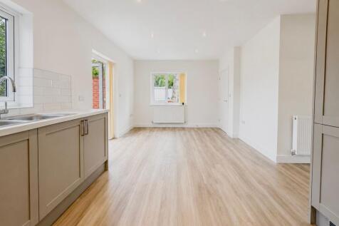 Outwood Road, Heald Green, SK8 photo 3