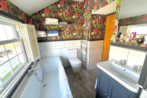 En Suite Bathroom