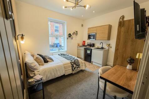 01. Room 1.jpg