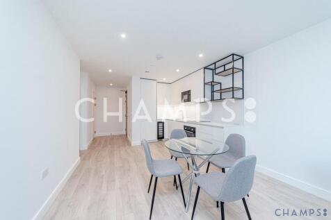 Brand New 2-Bedroom Canal-Side Apartment with Par
