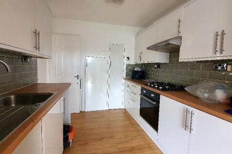 Archway, Romford, London, RM3 photo 4