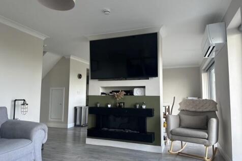 LOUNGE AREA (2).jpg