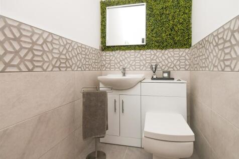 15 Midhurst  Grove - Guest Cloakroom.jpg