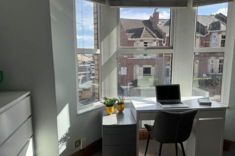 6-bed house on Park Road, Exeter, , £5,070/mo