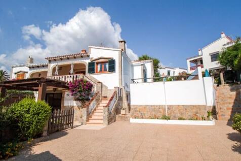 Villa with pool near the beach in Arenal den Castell