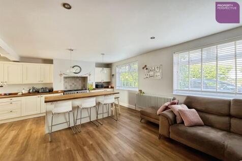 Open Kitchen/Living/