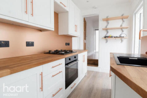 3-bed terraced on Dial Road, GILLINGHAM, £1,400/mo