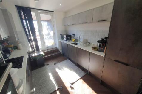 Arbour Edge, King George V Drive East, Heath photo 4