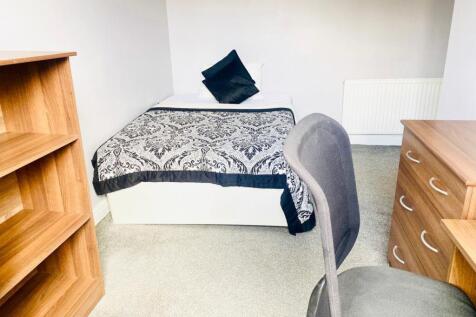 Bedroom 2- First floor.JPG
