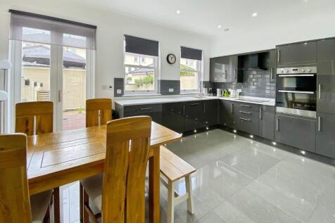 Kitchen &amp; Dining