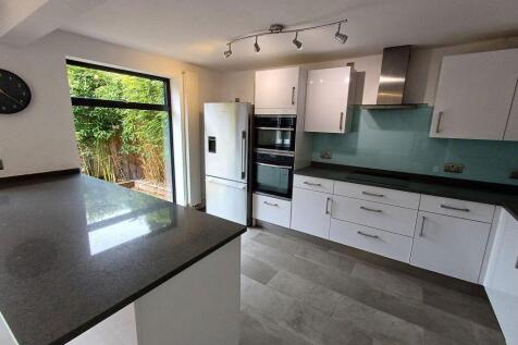 32 Curzon Mews SK9 5JN photo 4