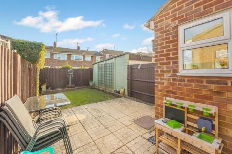13 Riley Drive, Banbury-12.jpg