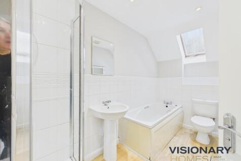 CAM03522G0-PR0235-STILL015