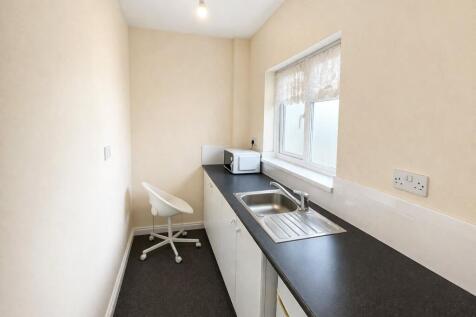 Tiverton Road, Hounslow, Greater London, TW3 photo 3