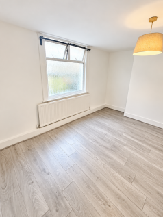 Studio house on Bensham Manor Road, Thornton heath, £750/mo
