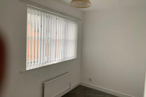 11 Tweedsdale Close, Whitefield, M45 8ND photo 3