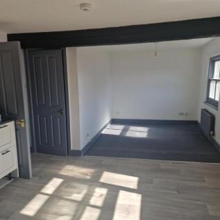 ktchen diner area.jpg