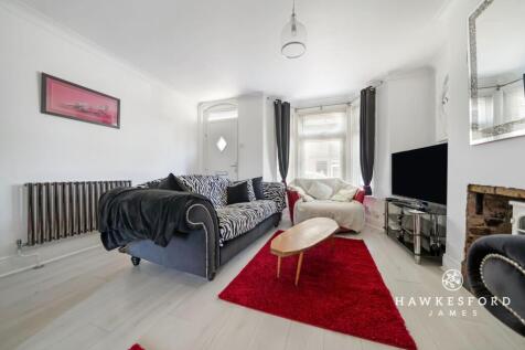 Crown Road, Sittingbourne - Lounge