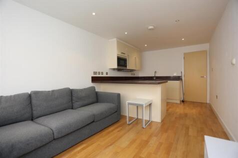 1, 19 Tichborne Street Living-Kitch.JPG