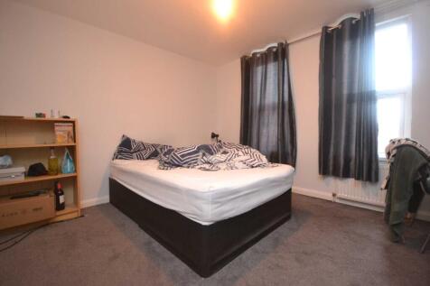 Pitcroft Avenue, Reading photo 5