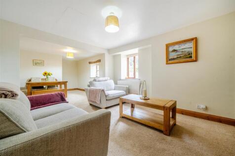 LIVING ROOM / DINING ROOM