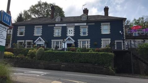 Front elevation of the pub.jpg