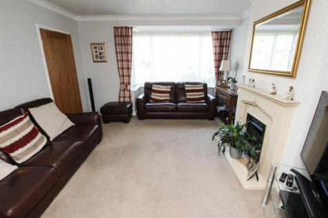 FRONT FACING LOUNGE