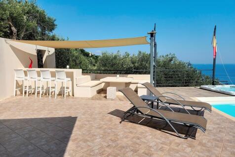 Outdoor eating/dining