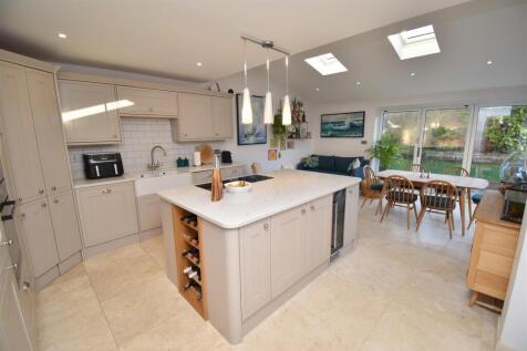 Kitchen1.JPG