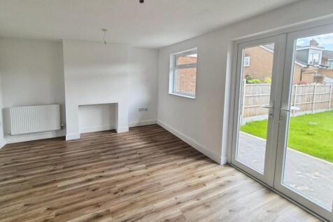 OPEN PLAN LOUNGE / KITCHEN