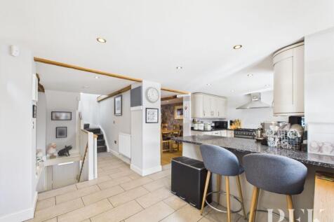 Kitchen / FF Entrance