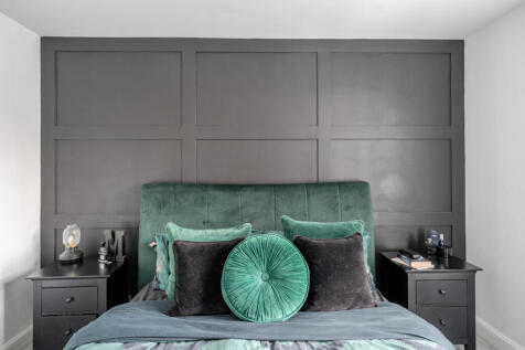 1345599-5-68b070d...