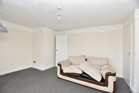 FINCH CRESCENT photo 3