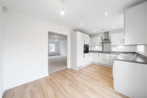 3 bedroom Terraced House in Harrington Close, Upton, Northampton photo 3