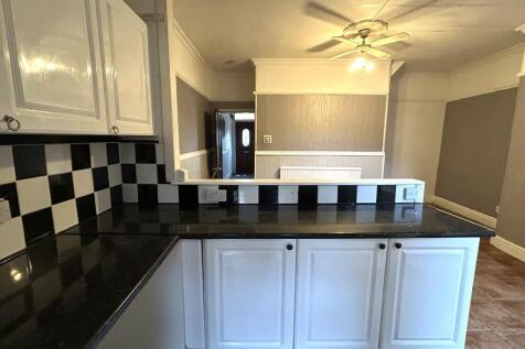 Wakefield Road, Stalybridge, Greater Manchester, SK15 photo 5