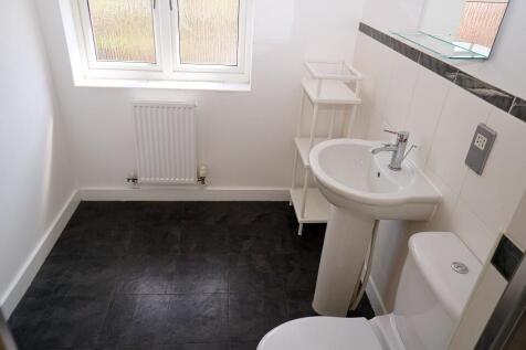 Room 5 Ensuite pic 2