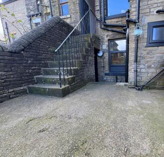 Premium Studio Apartment Living in the Heart of U