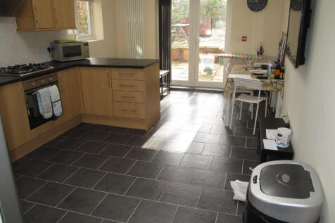 6-bed semi-detached on Culver Road, Reading, Berkshire, RG6, £4,500/mo
