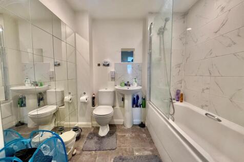 En-Suite Bathroom