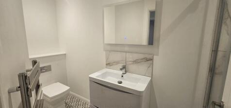flat8riverbath.jpeg