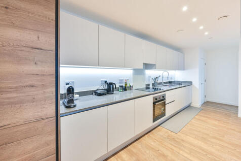 3-bed flat on Vista Heights, South Bermondsey, SE15, £3,500/mo