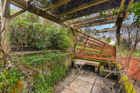 A06 - 217 Victoria Road, Dartmouth - 250120
